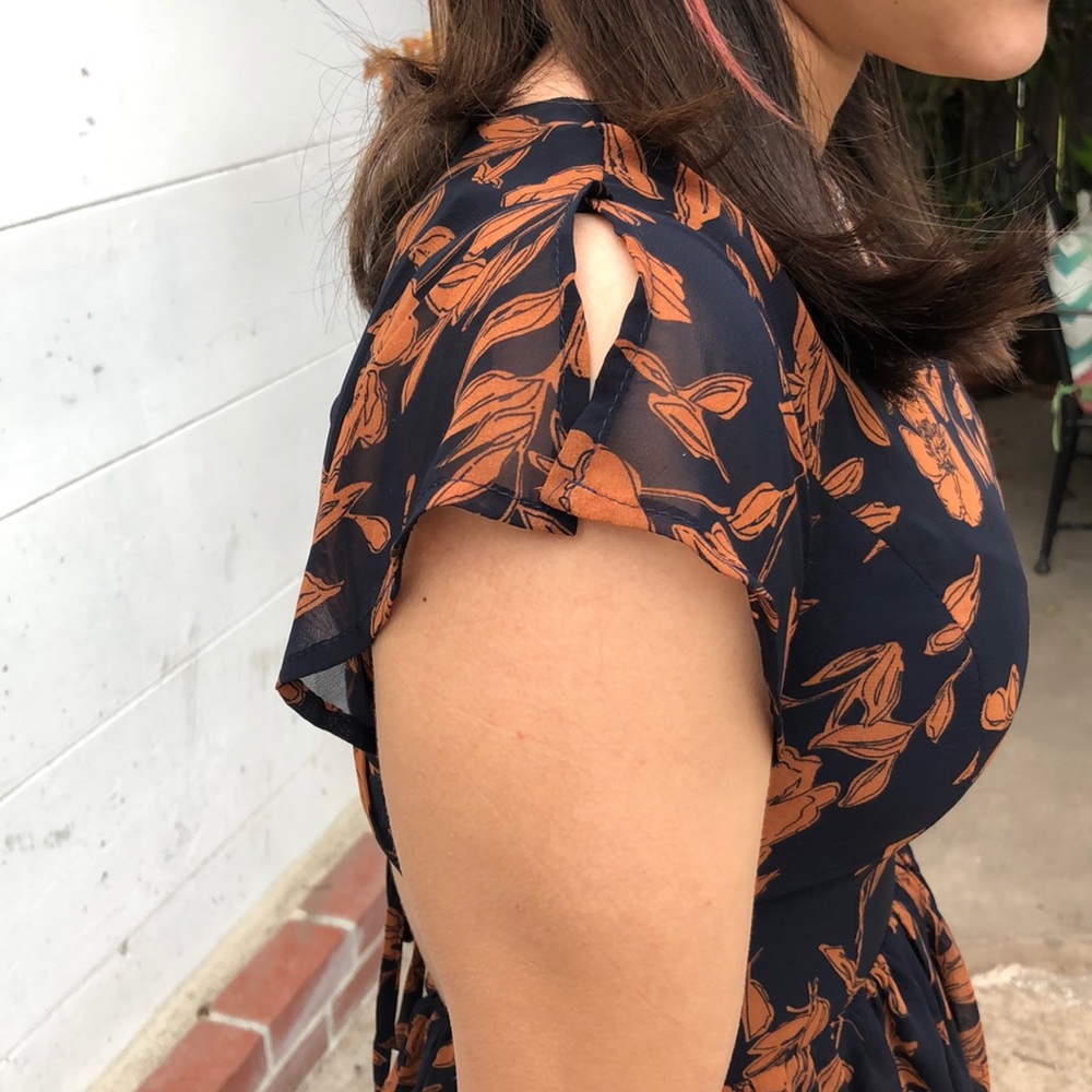 Floral Open Back Dress - Picture 7 of 8
